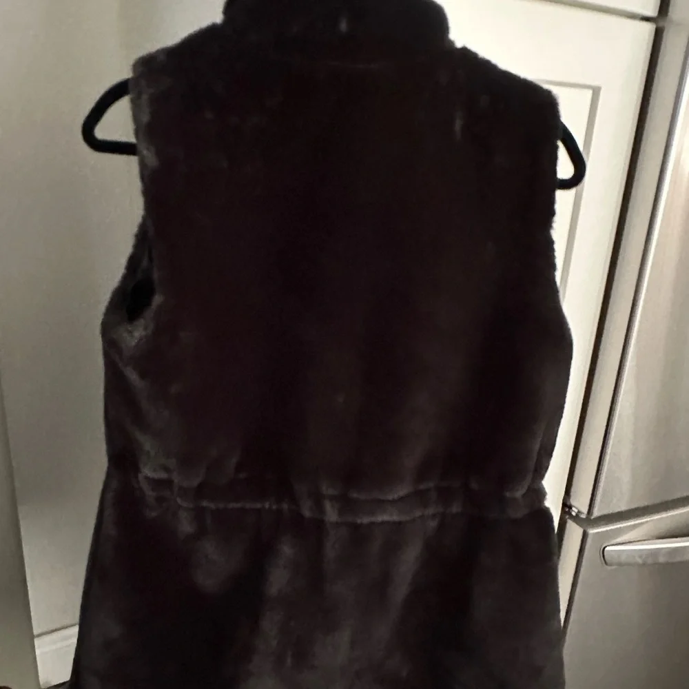 White House Black Market Dark Faux Fur Vest - Picture 4 of 4